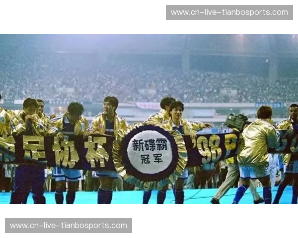 申花与富力：足球场上的恩怨情仇，不只为三分